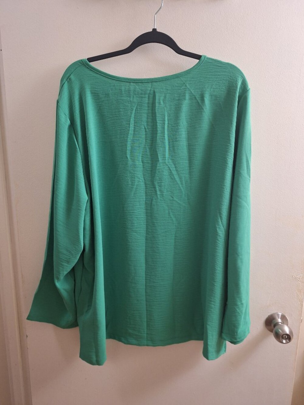TEMU TOP NEW. - Picture 2 of 3